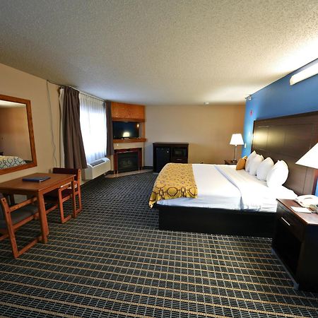 Baymont By Wyndham Marshalltown Exterior foto