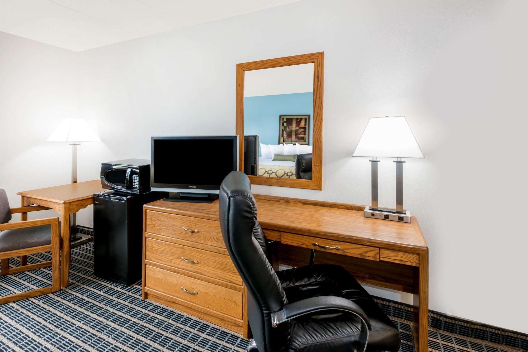 Baymont By Wyndham Marshalltown Exterior foto