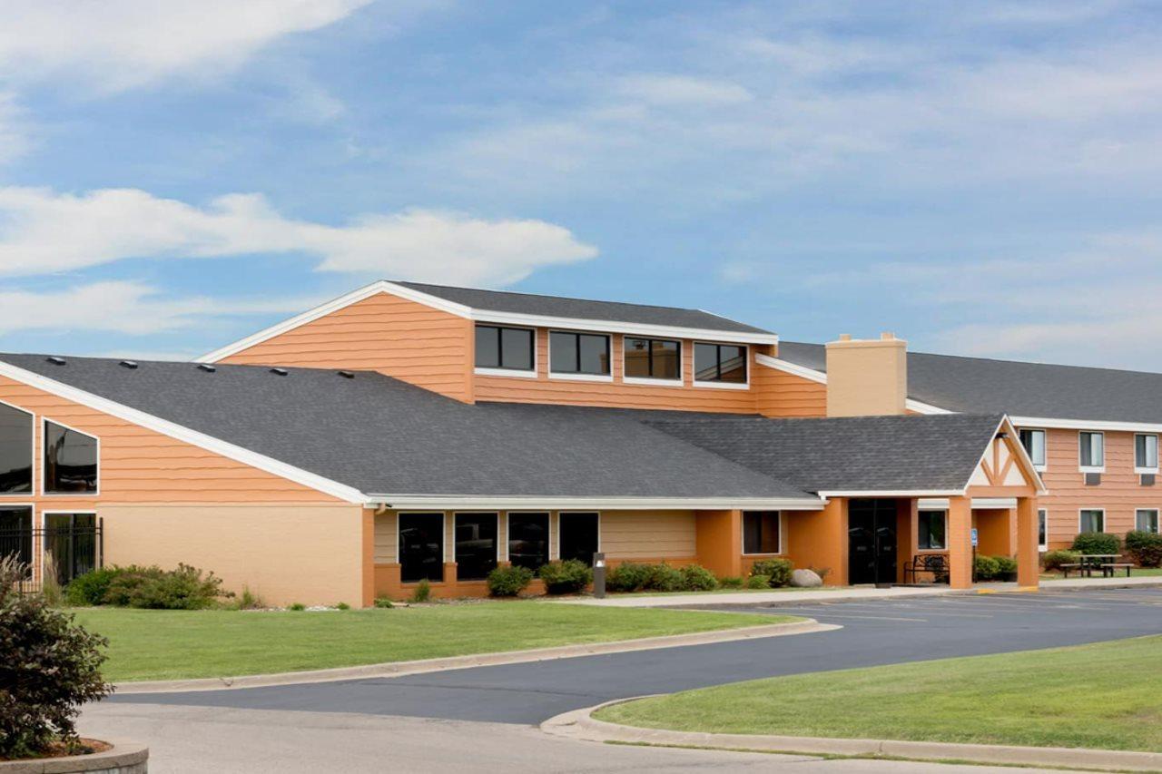 Baymont By Wyndham Marshalltown Exterior foto